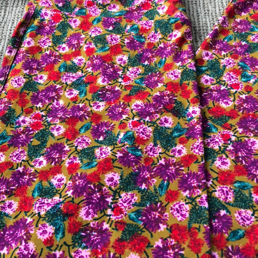 LulaRoe Tall and Curvy Leggings